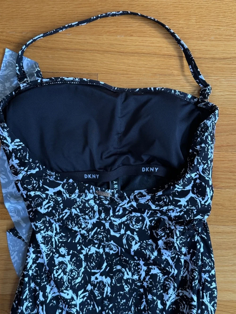 DKNY Black and White Floral One-Piece Swimsuit sz 12 - Picture 5 of 6